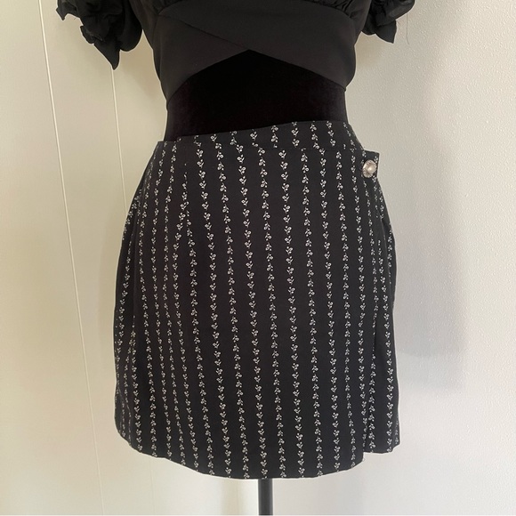 Vintage 90s mini wrap skirt size 7 - Picture 3 of 7